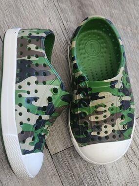 Native Jefferson Kids Camo Slip-On Water Sneakers